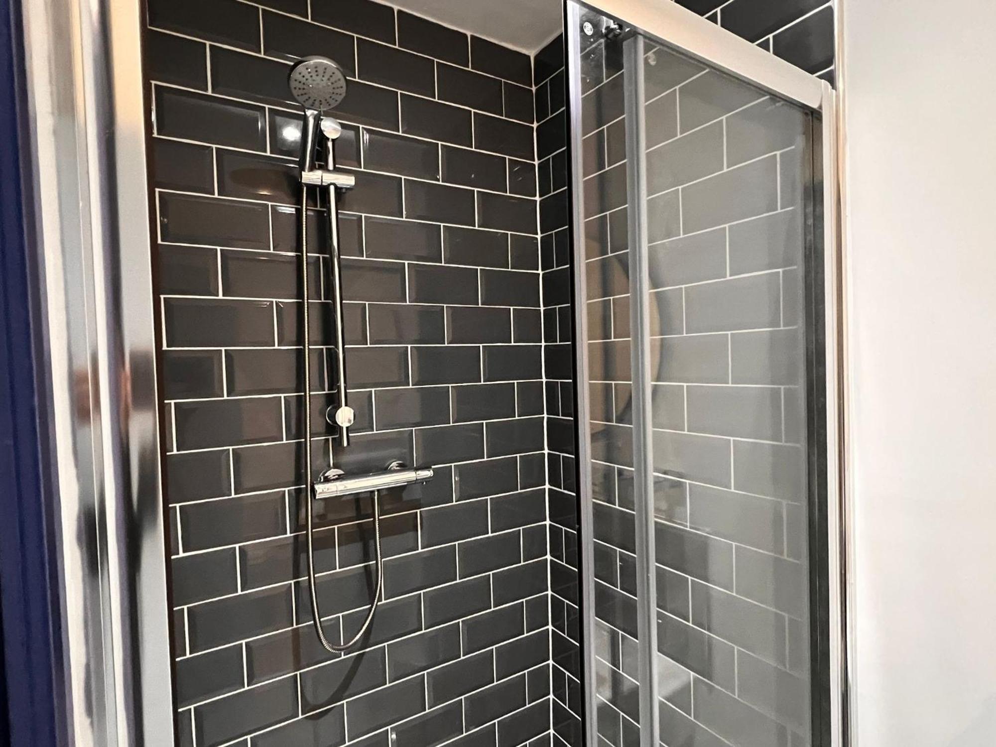 Newly Refurbished 6 Person En-Suite Apartment Tyne & Wear Newcastle Upon Tyne Killingworth Ngoại thất bức ảnh
